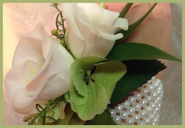 Y Siop Flodau Llanrwst – Wedding Wrist Corsage